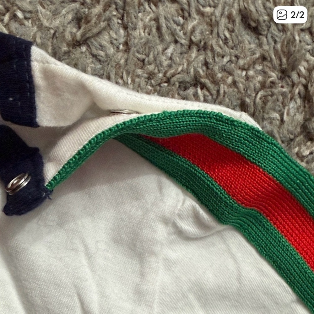 GUCCI White Top with Navy Blue and Red Patterned Knit Shorts & sandals - Picture 2 of 10